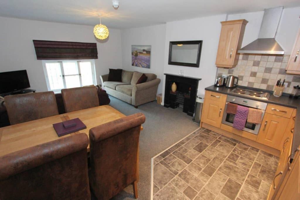 Top Floor Character Apartment In The Heart Of The City Centre Chester Esterno foto